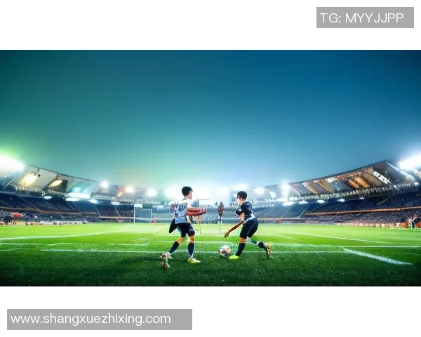 足球明星拼接壁纸图展现绿茵场上的激情与荣耀，尽显球员风采与团队精神