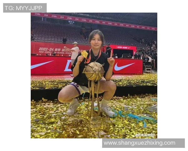 播放中国篮球队的女明星